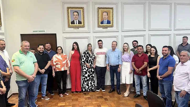 Emoção marca homenagem a Marcelo Reis na Prefeitura de Ivaiporã