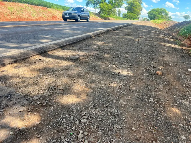 Motoristas reclamam da falta de acostamento em rodovias da região