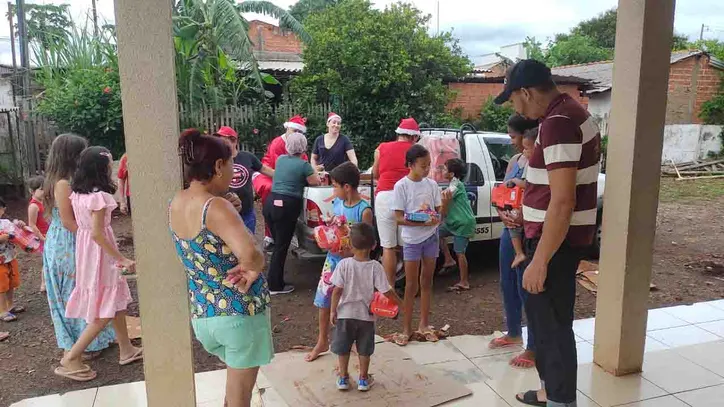 “Natal Solidário” distribui 5 mil brinquedos para crianças na região