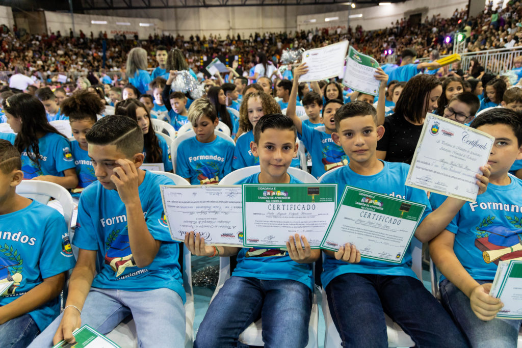 Apucarana forma 1.428 alunos dos anos iniciais do Ensino Fundamental