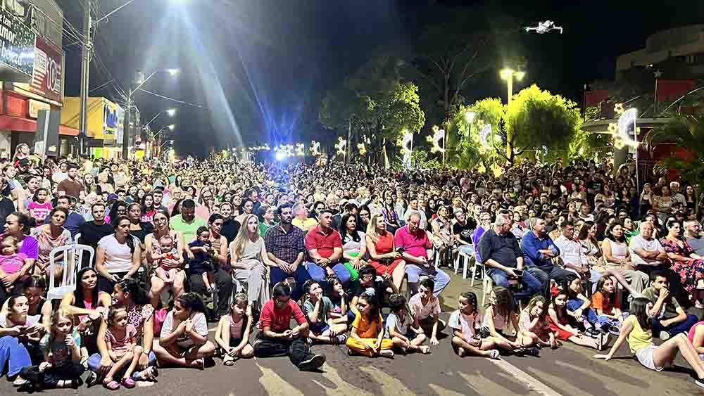 Papai Noel chega a Ivaiporã e abre as festividades de Natal