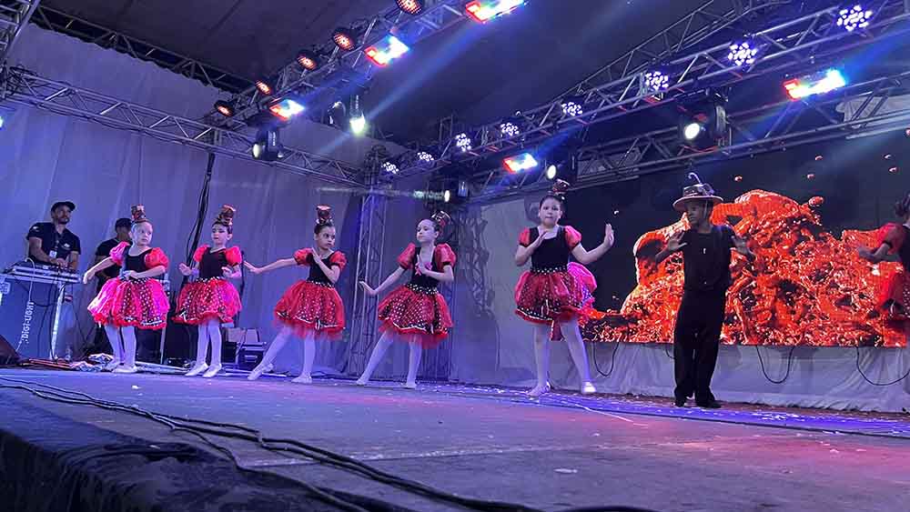 Papai Noel chega a Ivaiporã e abre as festividades de Natal