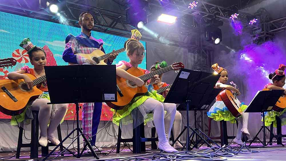 Papai Noel chega a Ivaiporã e abre as festividades de Natal