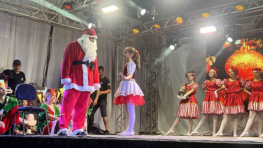 Papai Noel chega a Ivaiporã e abre as festividades de Natal