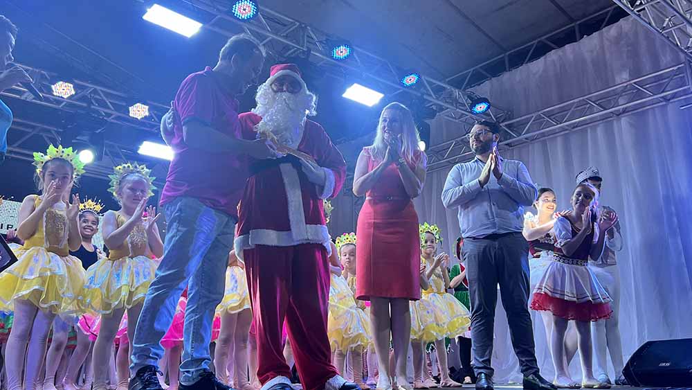Papai Noel chega a Ivaiporã e abre as festividades de Natal