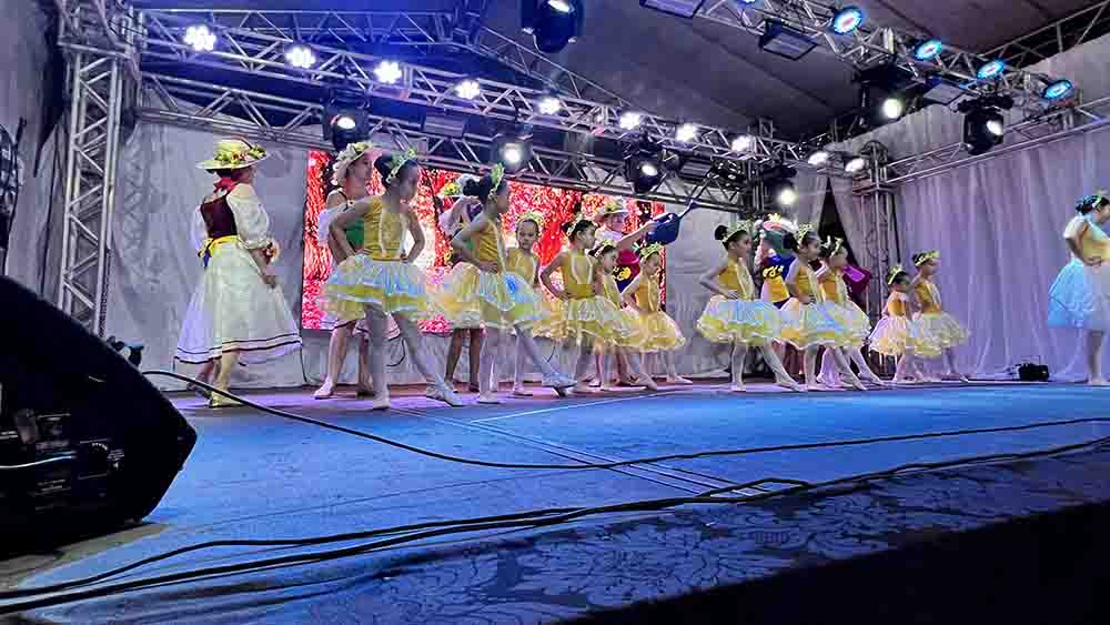 Papai Noel chega a Ivaiporã e abre as festividades de Natal