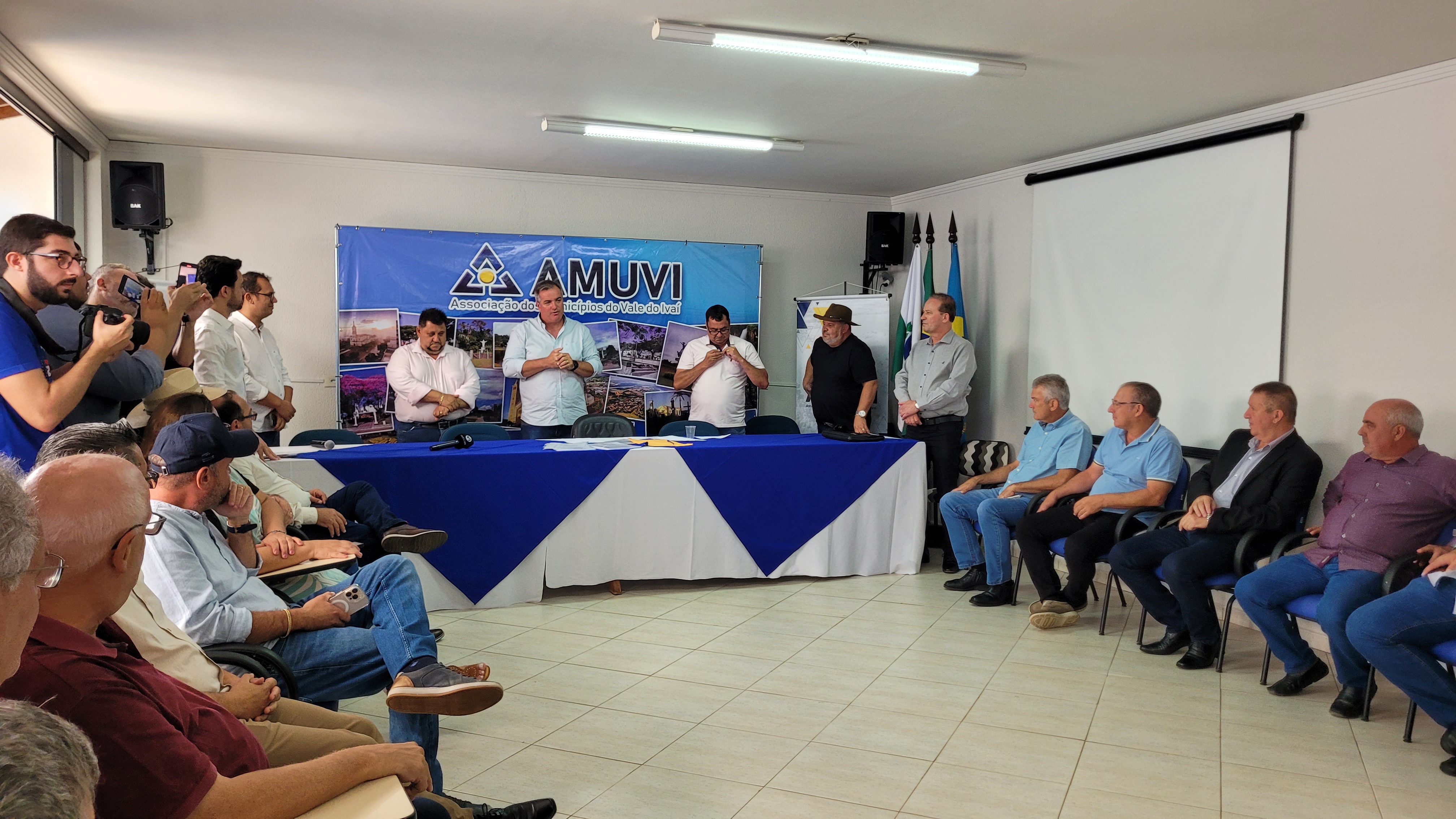 Prefeitos da Amuvi elegem novo presidente da associação; veja