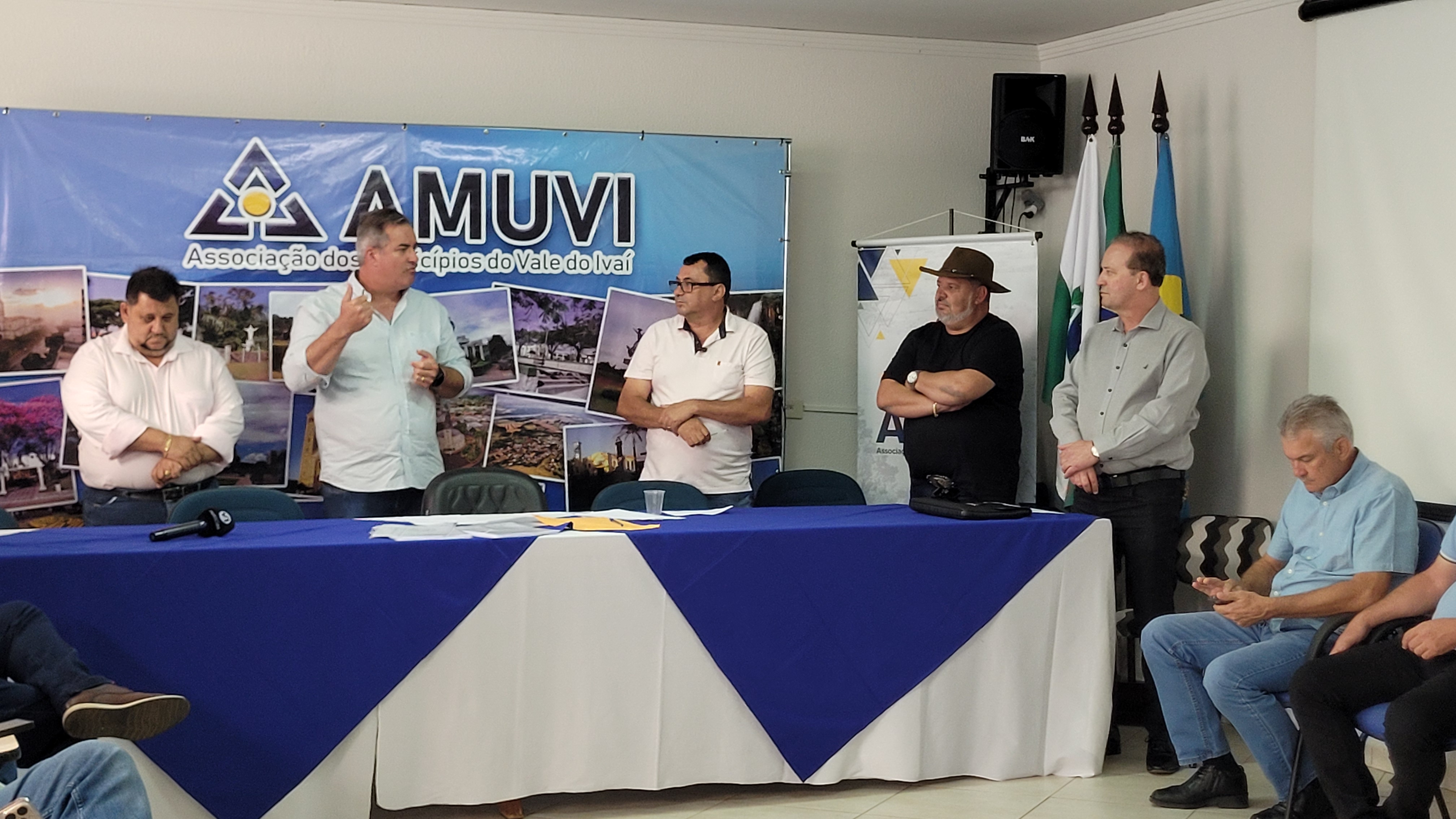Prefeitos da Amuvi elegem novo presidente da associação; veja