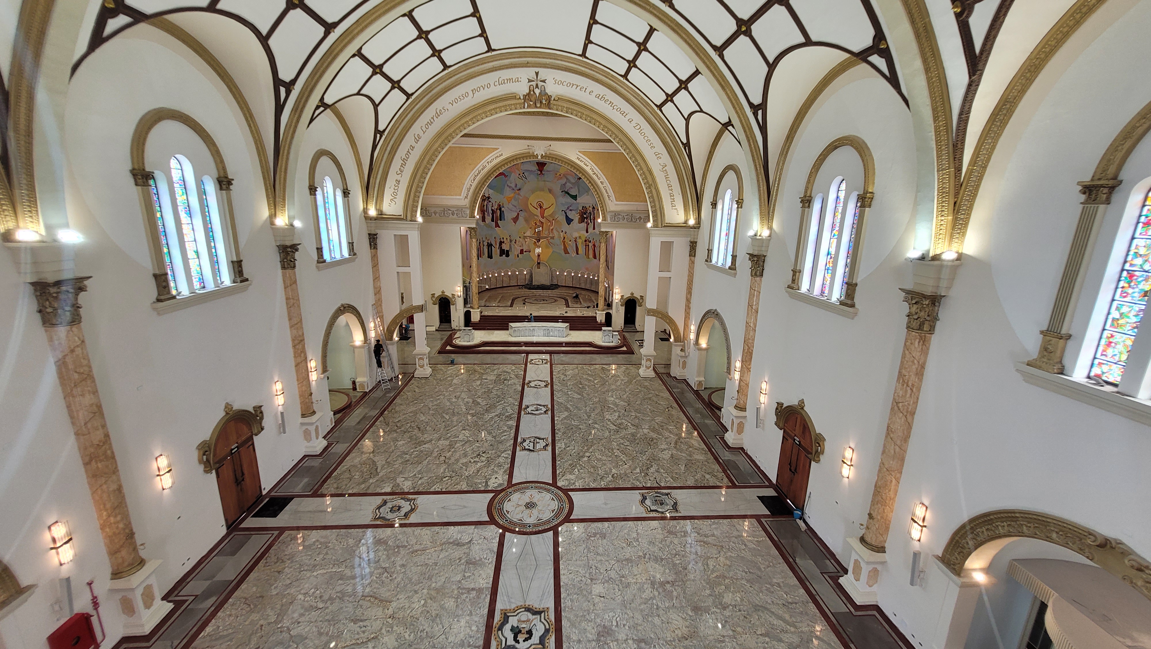 Veja como ficou a Catedral de Apucarana após a reforma; fotos e vídeo