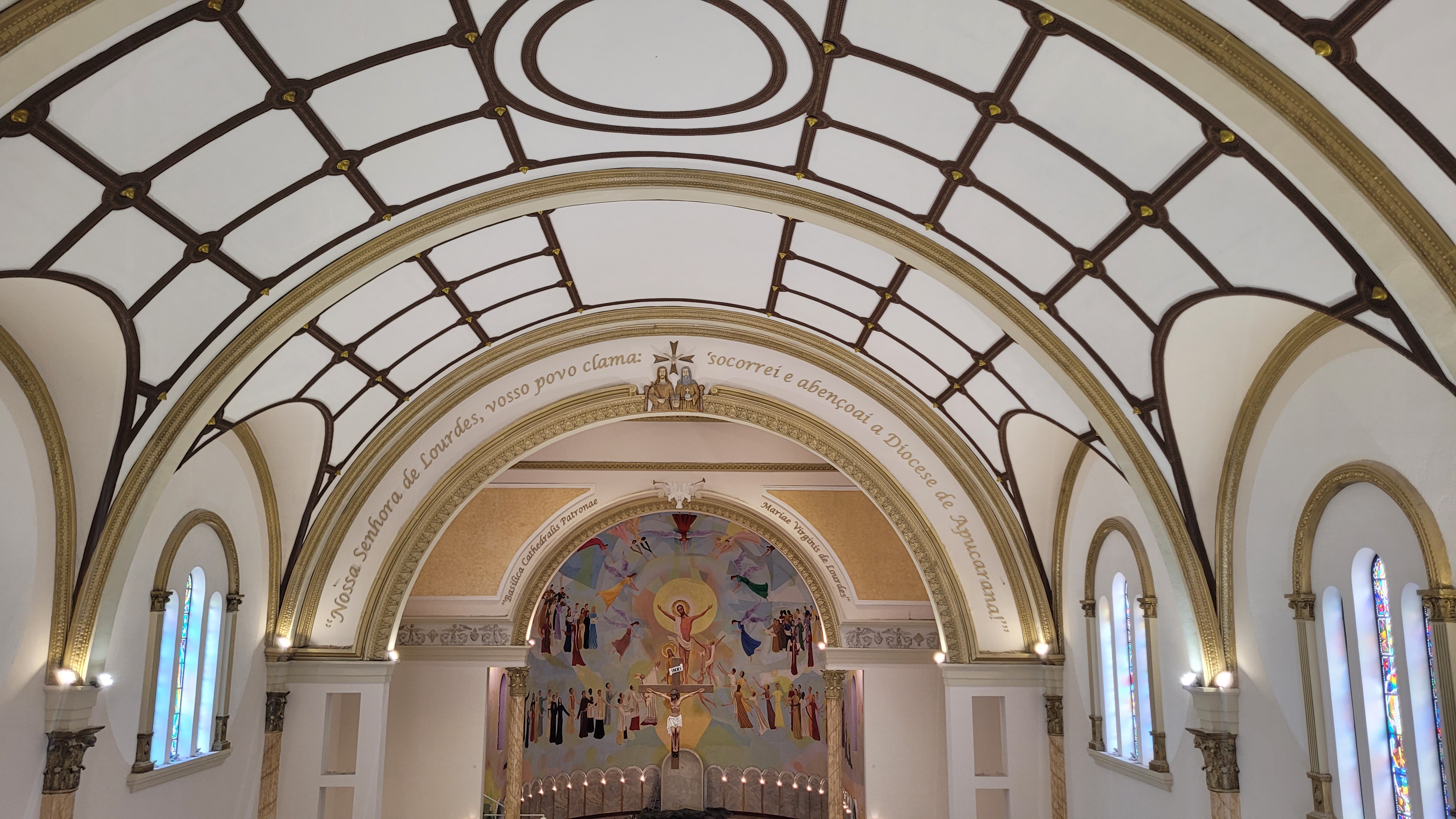 Veja como ficou a Catedral de Apucarana após a reforma; fotos e vídeo