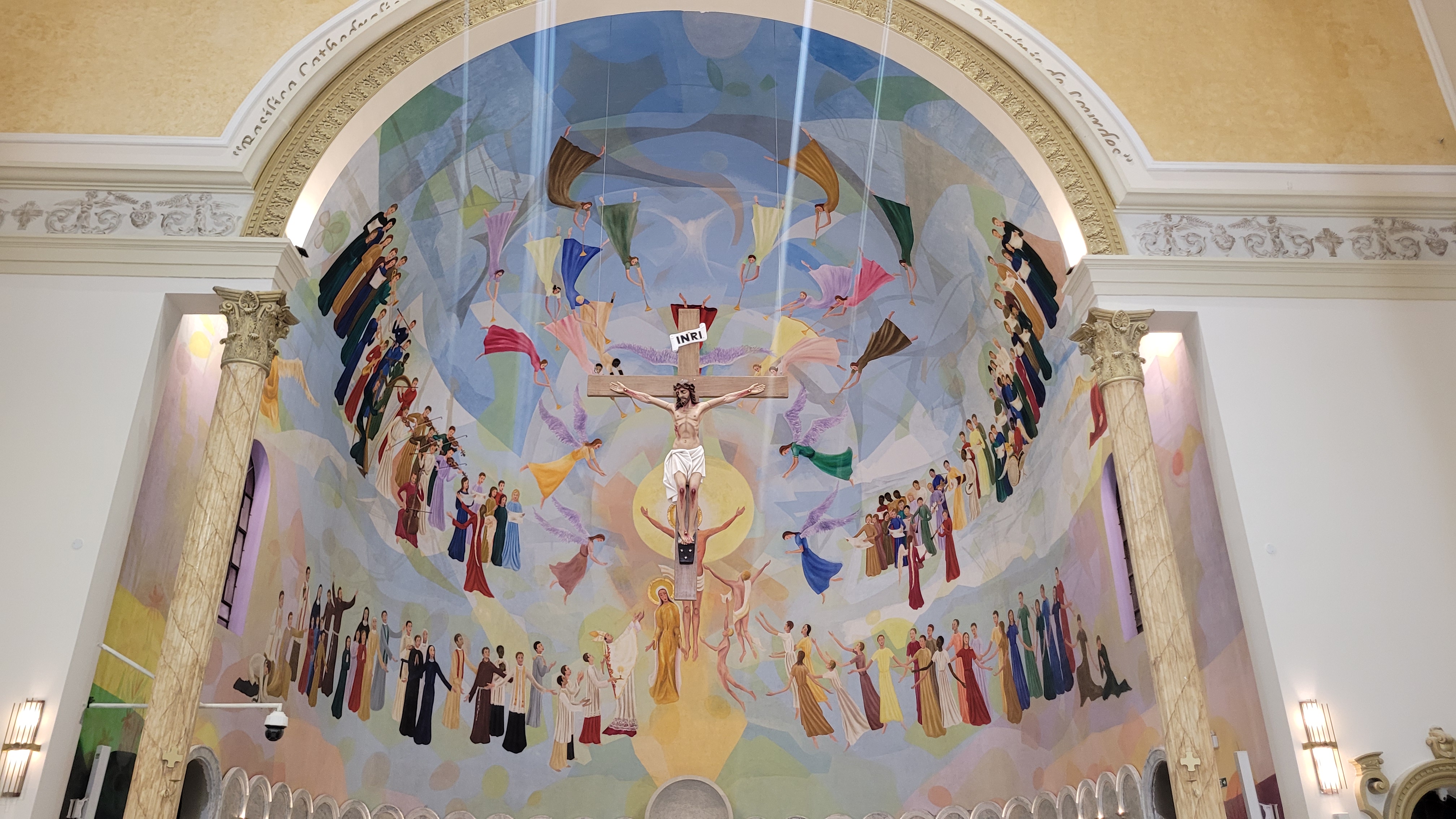 Veja como ficou a Catedral de Apucarana após a reforma; fotos e vídeo