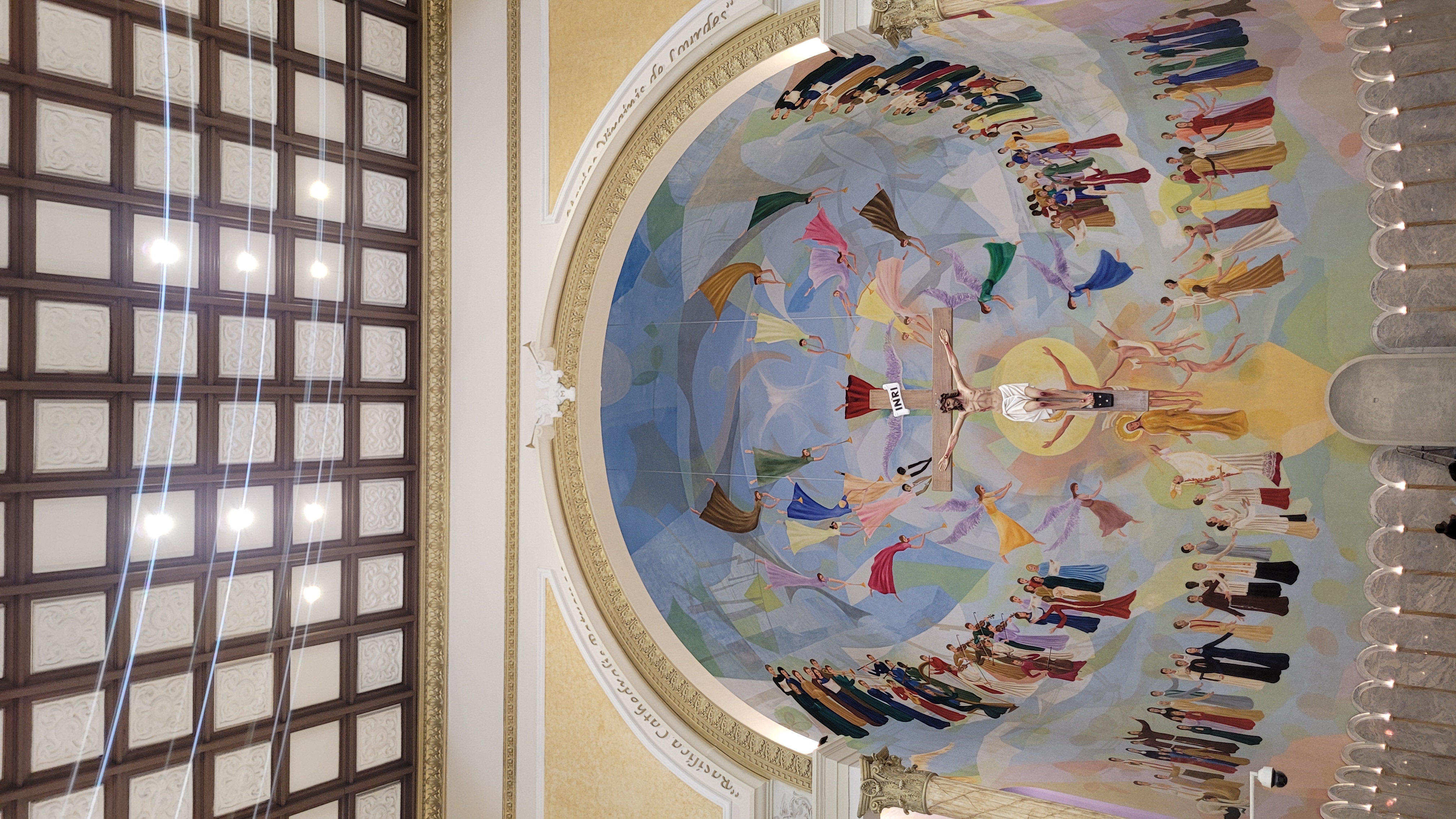 Veja como ficou a Catedral de Apucarana após a reforma; fotos e vídeo