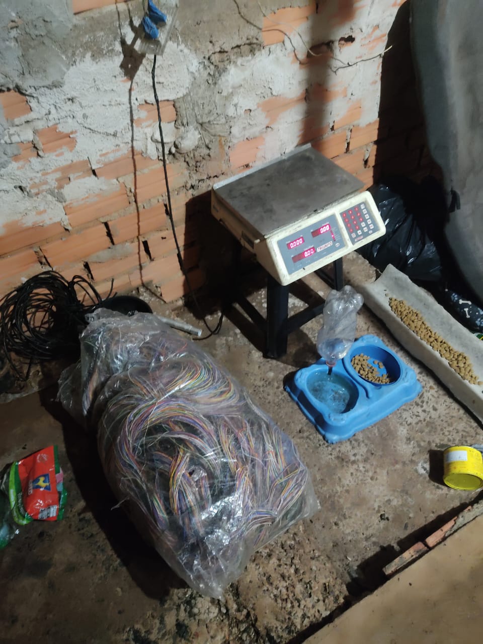 Fios recuperados pela PM