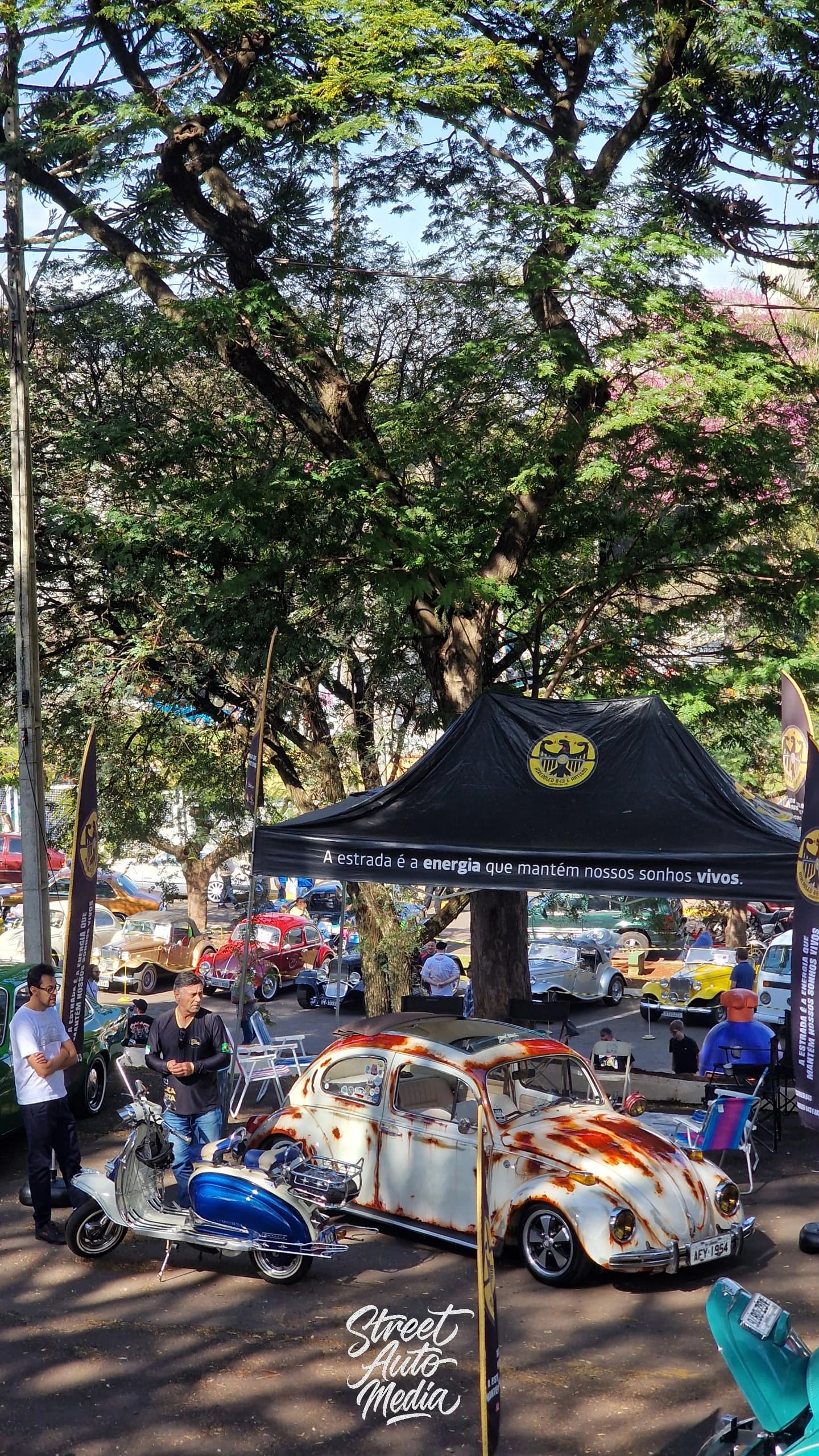 1º Encontro de Veículos Antigos lota espaço do Lagoão em Apucarana