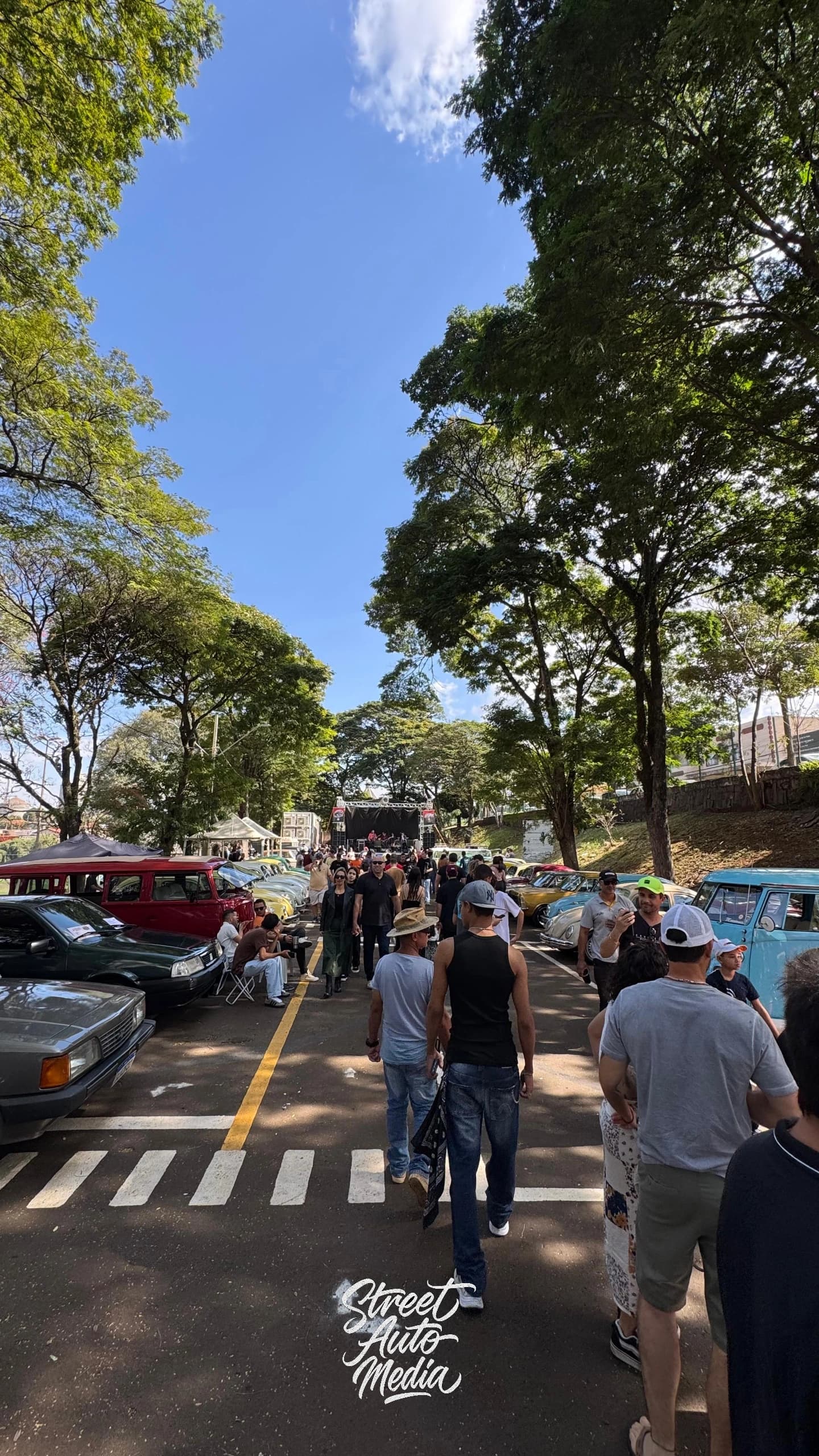 1º Encontro de Veículos Antigos lota espaço do Lagoão em Apucarana