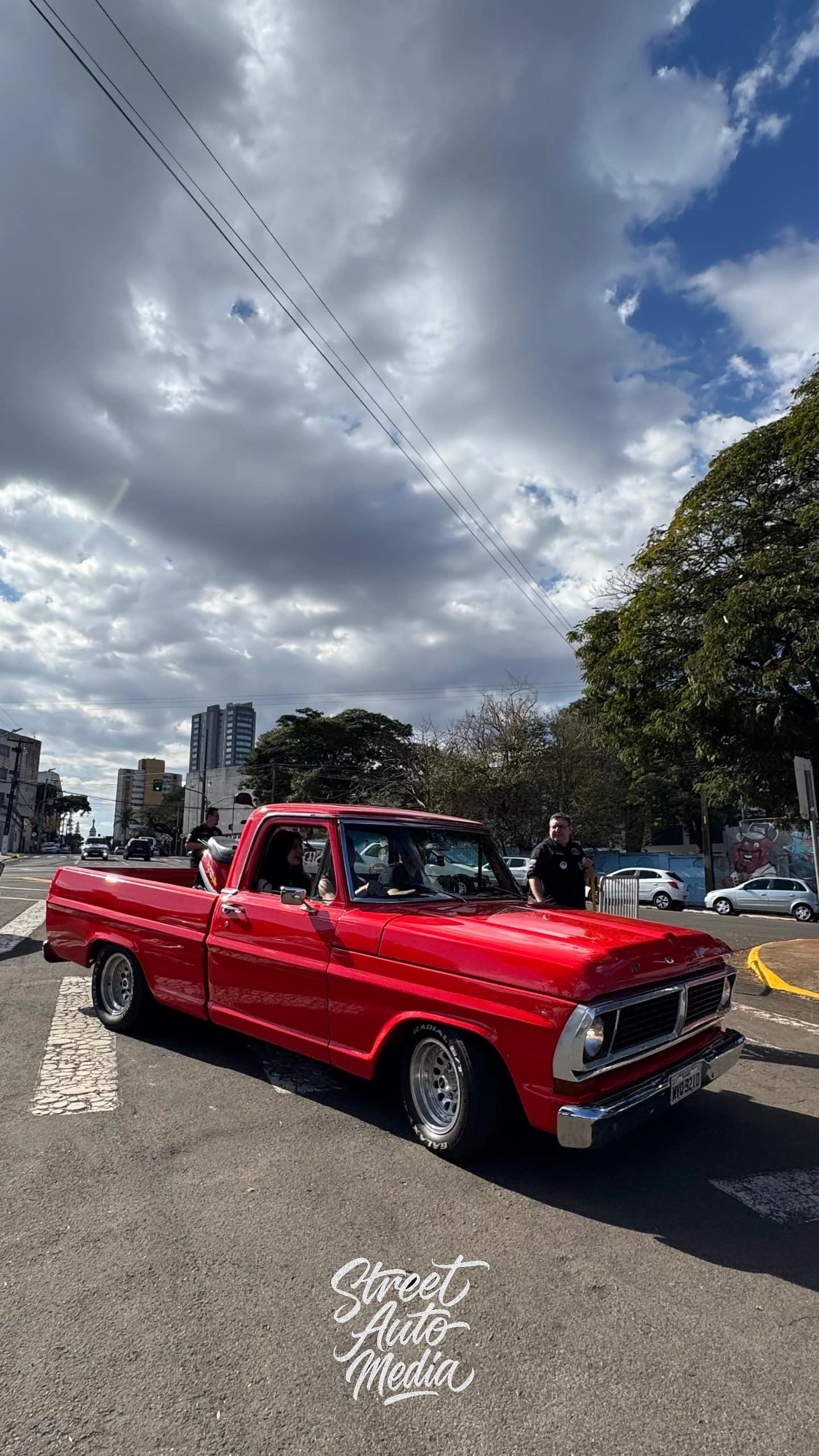 1º Encontro de Veículos Antigos lota espaço do Lagoão em Apucarana