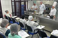 Governo capacita 2 mil merendeiras da rede estadual de ensino