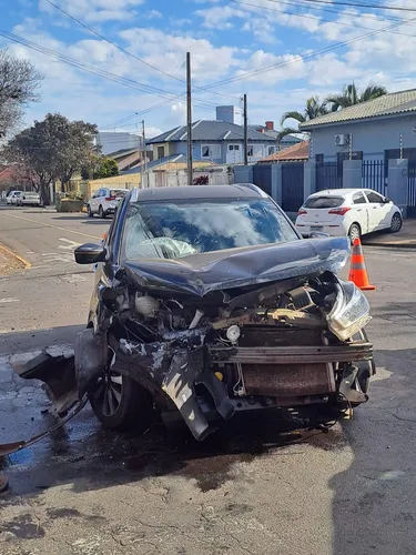 Mulher fica ferida após acidente na área central de Arapongas