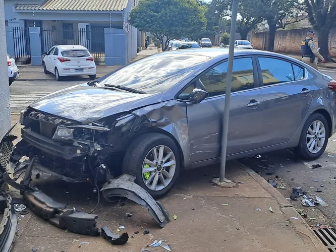 Mulher fica ferida após acidente na área central de Arapongas