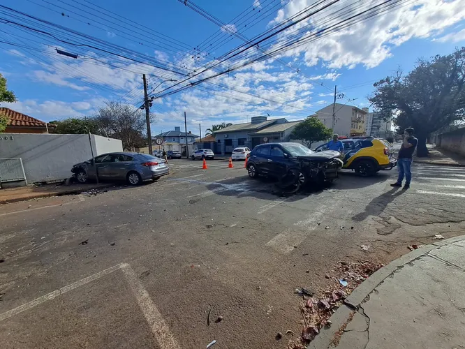 Mulher fica ferida após acidente na área central de Arapongas