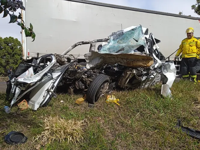 Policial militar morre com filho e a irmã em acidente na BR-282