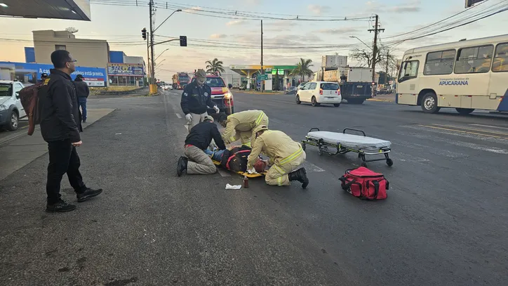 Câmera flagra trabalhador sendo atropelado em avenida de Apucarana