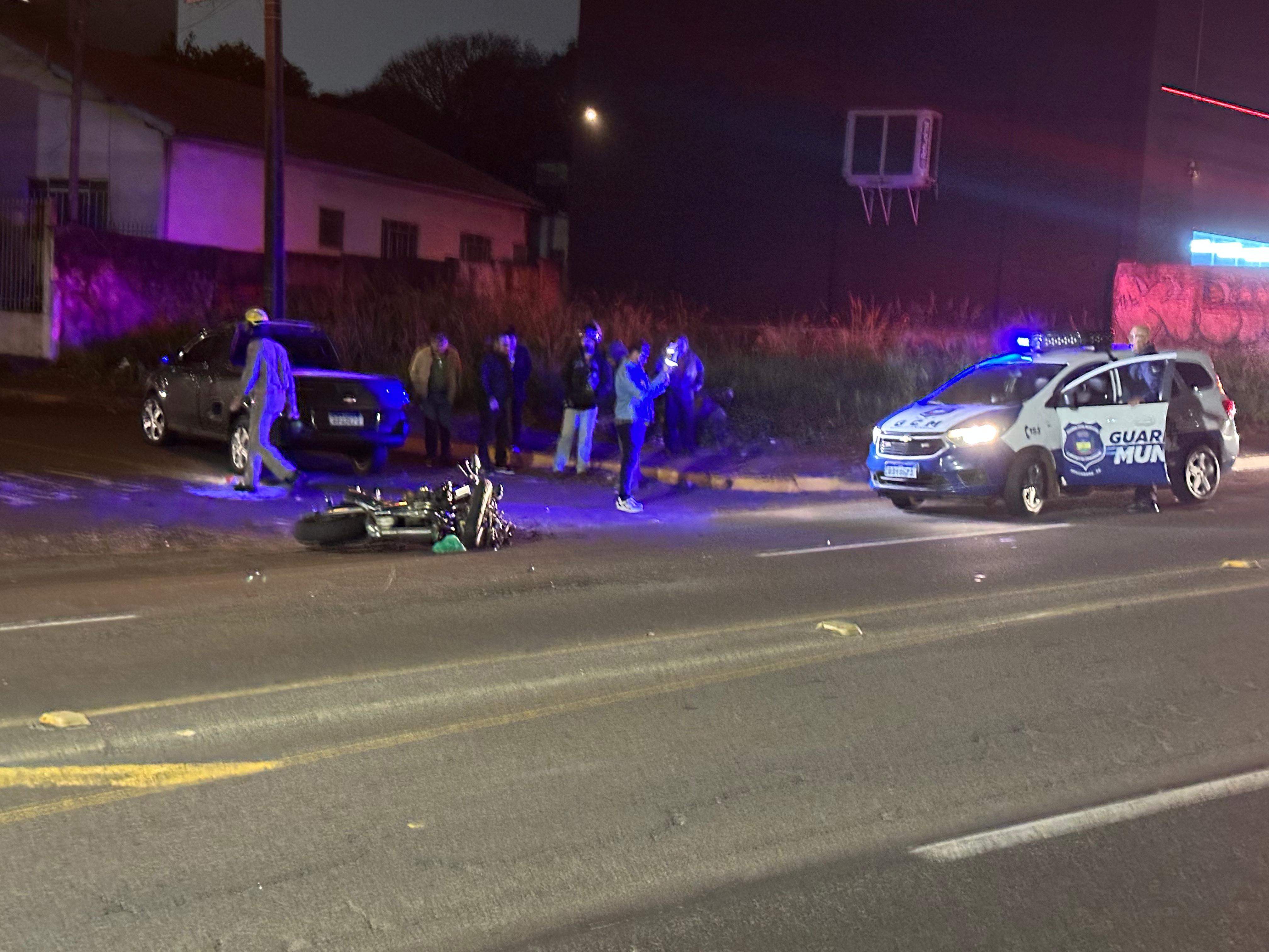 Acidente deixa motociclista e garupa feridos em Apucarana; veja