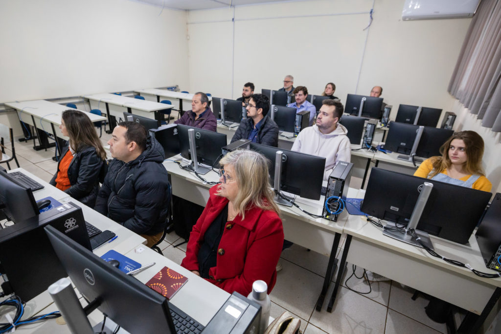 Apucarana realiza capacitação de servidores em Inteligência Artificial
