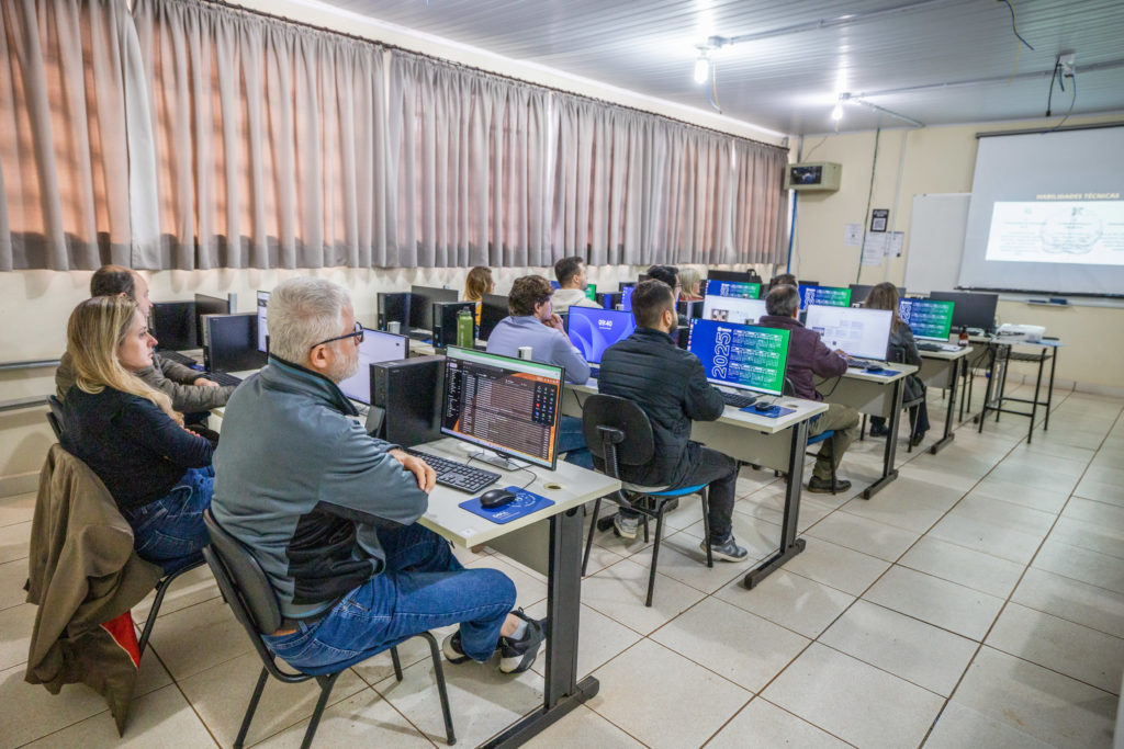 Apucarana realiza capacitação de servidores em Inteligência Artificial