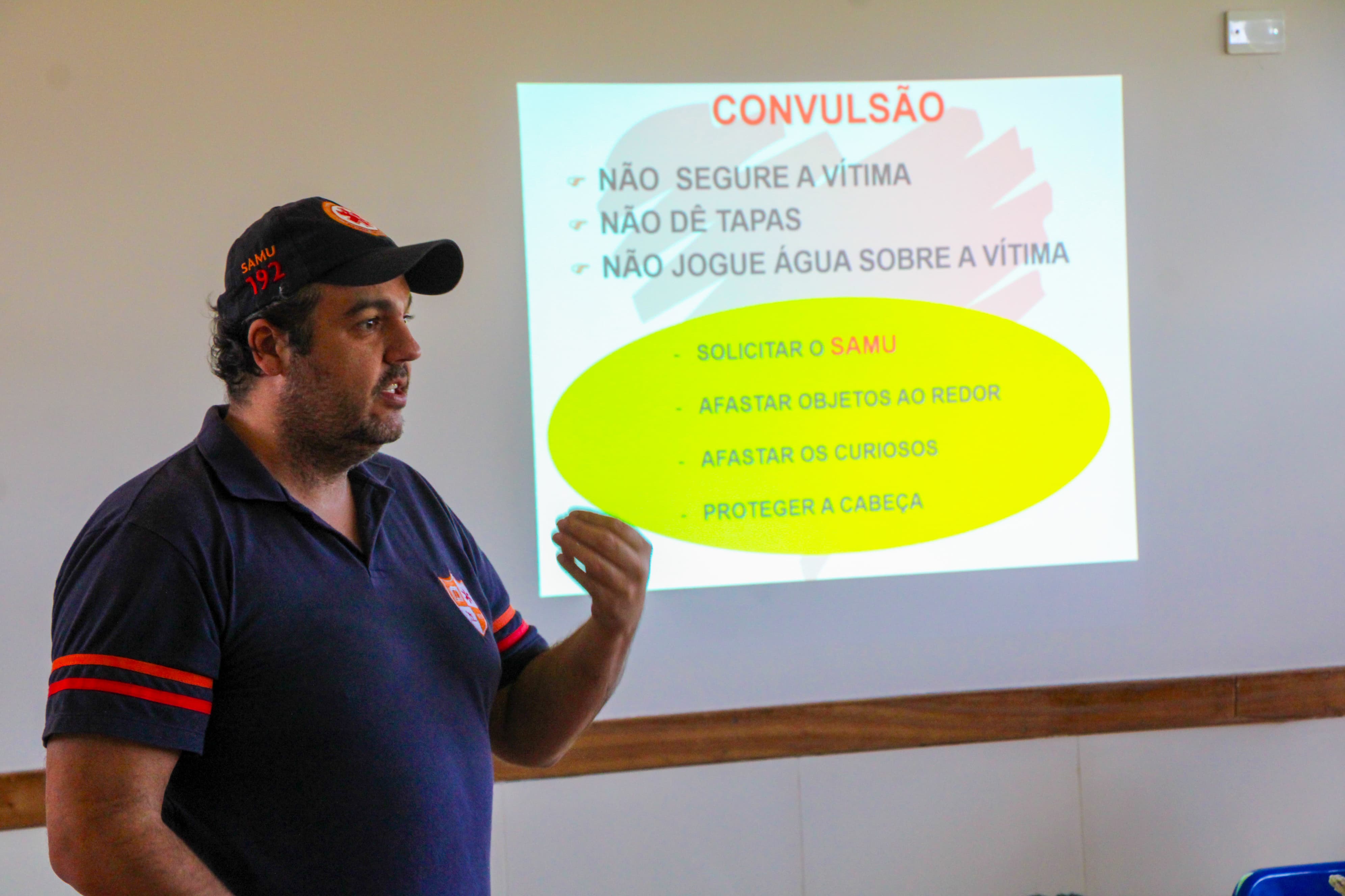 Arapongas capacita motoristas escolares em primeiros socorros