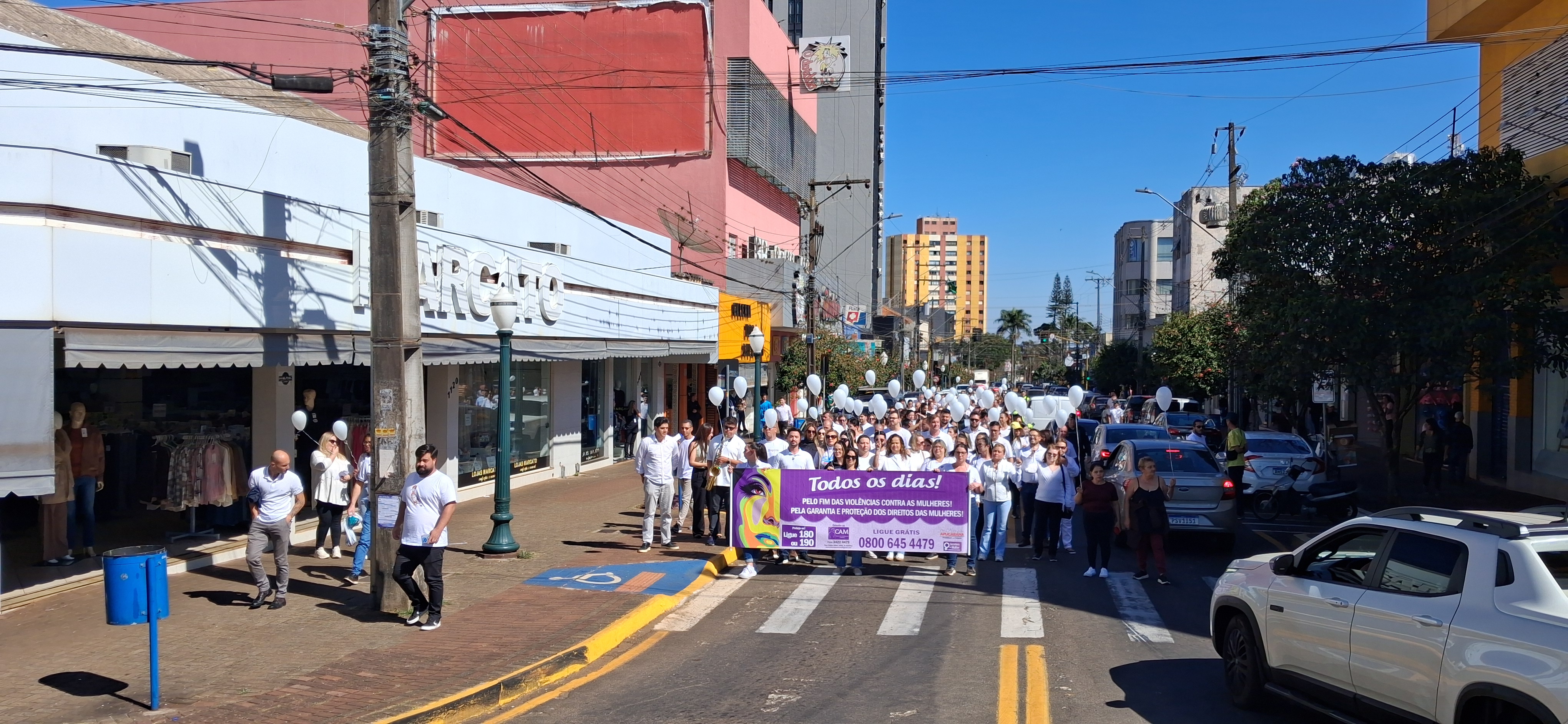 Caminhada do Meio-Dia reúne mulheres em Apucarana na luta contra o feminícido; veja