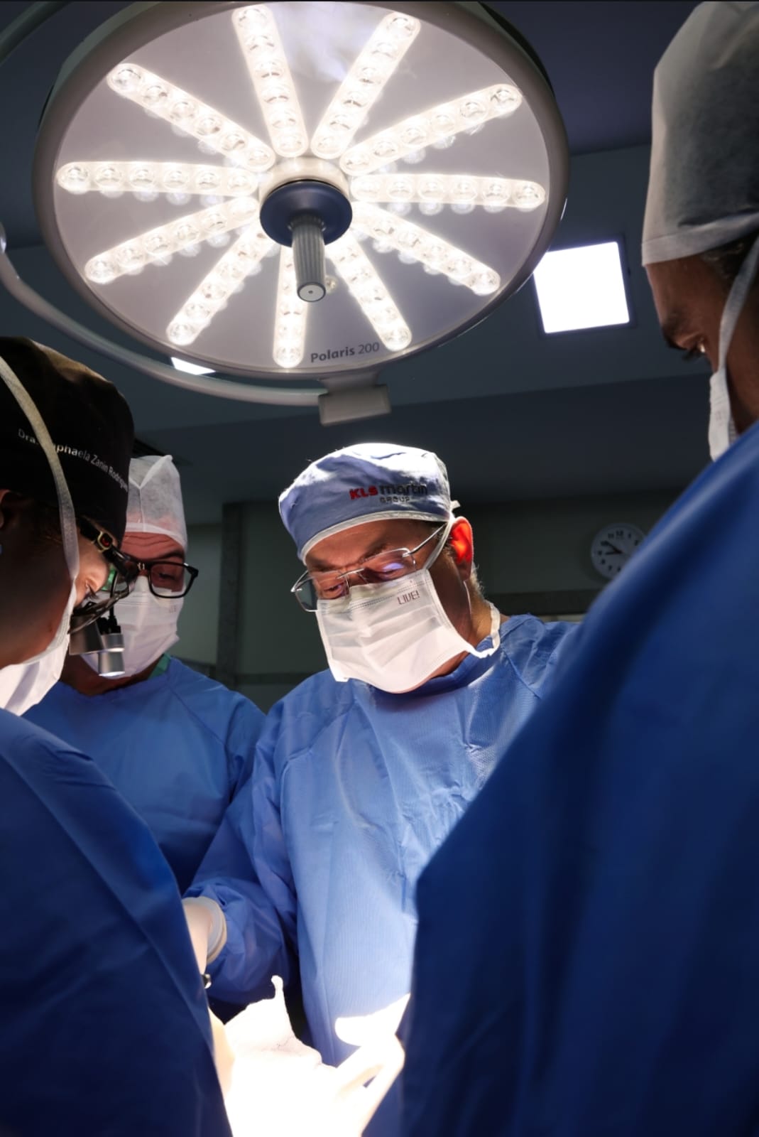 Cirurgia 3D restaura o rosto de criança vítima de atropelamento no PR