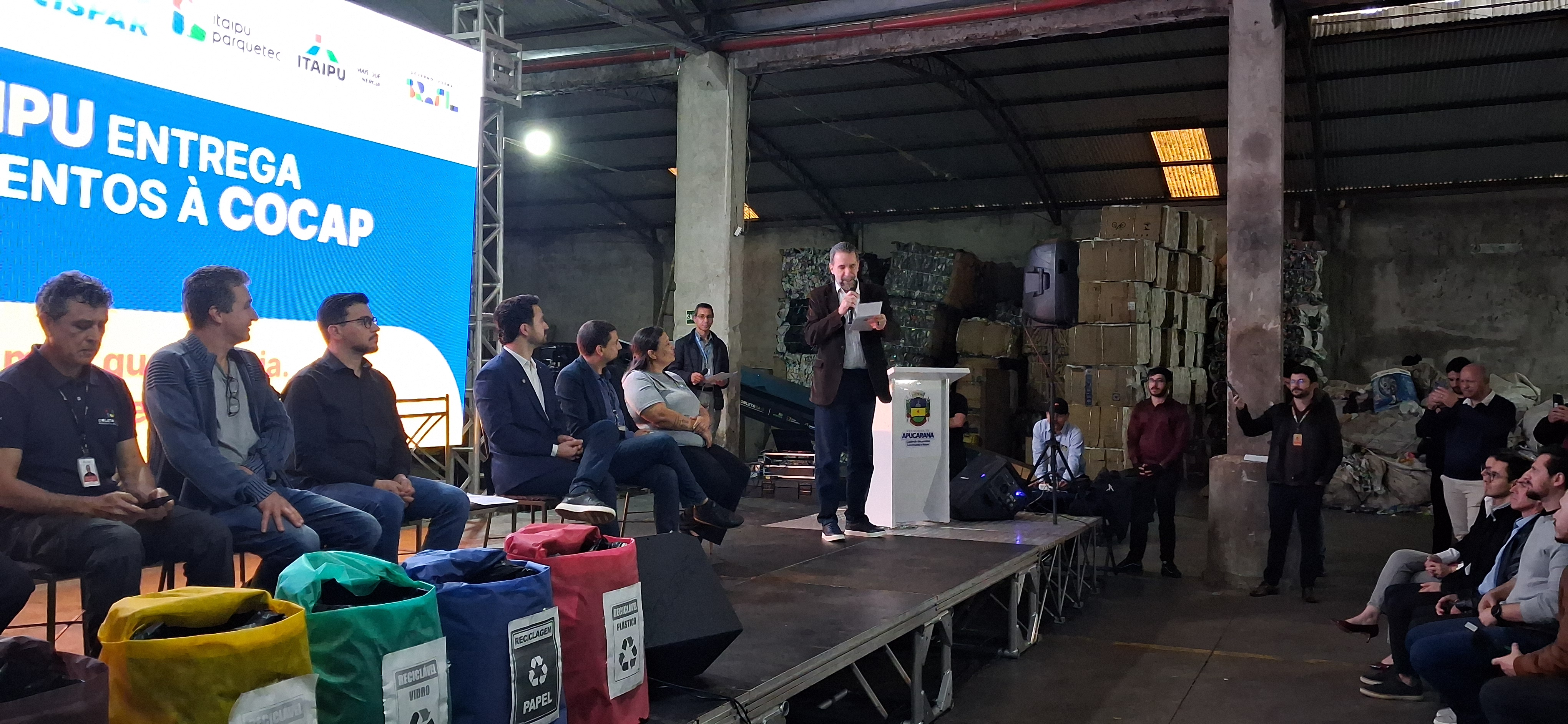 Cocap recebe caminhões e equipamentos da Itaipu Binacional