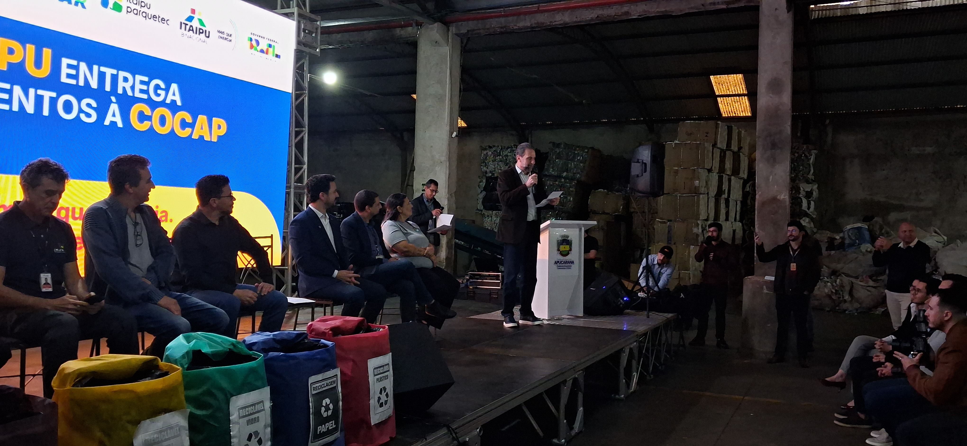 Cocap recebe caminhões e equipamentos da Itaipu Binacional