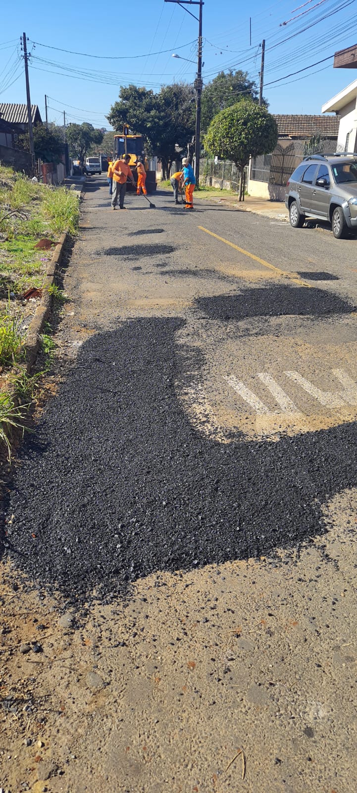 Codar executa tapa-buracos e manutenção em bueiros em Arapongas