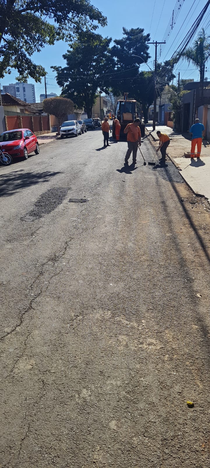 Codar executa tapa-buracos e manutenção em bueiros em Arapongas