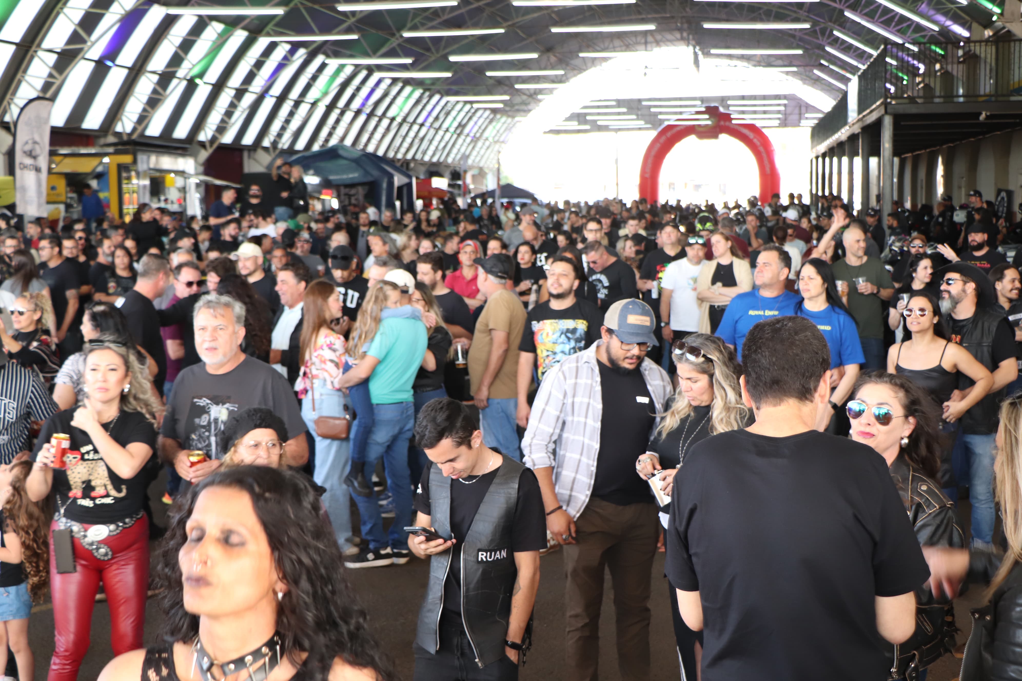 Evento cultural reúne centenas de pessoas em Arapongas; veja fotos