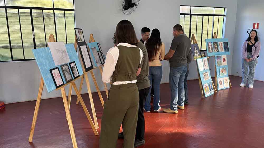 Exposição inédita reúne artistas de Jardim Alegre e cidades vizinhas