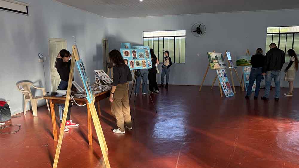 Exposição inédita reúne artistas de Jardim Alegre e cidades vizinhas
