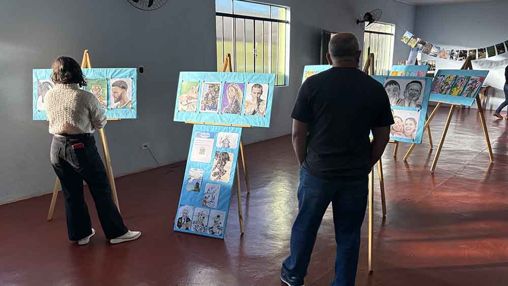 Exposição inédita reúne artistas de Jardim Alegre e cidades vizinhas