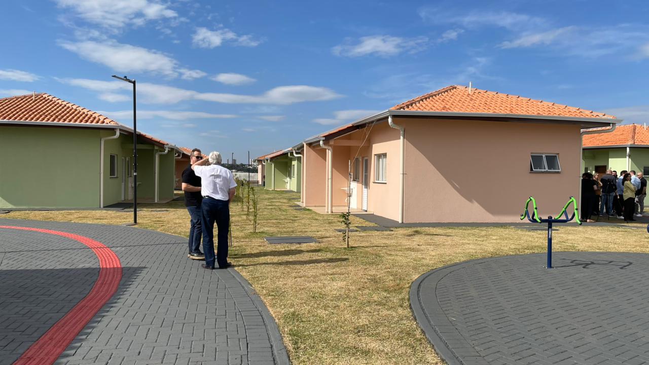 Governador Ratinho Junior inaugura Condomínio do Idoso em Arapongas