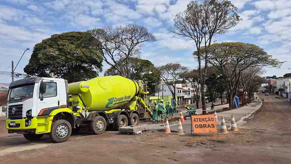 Ivaiporã inicia 3ª fase do Centro Novo na Av. Souza Naves