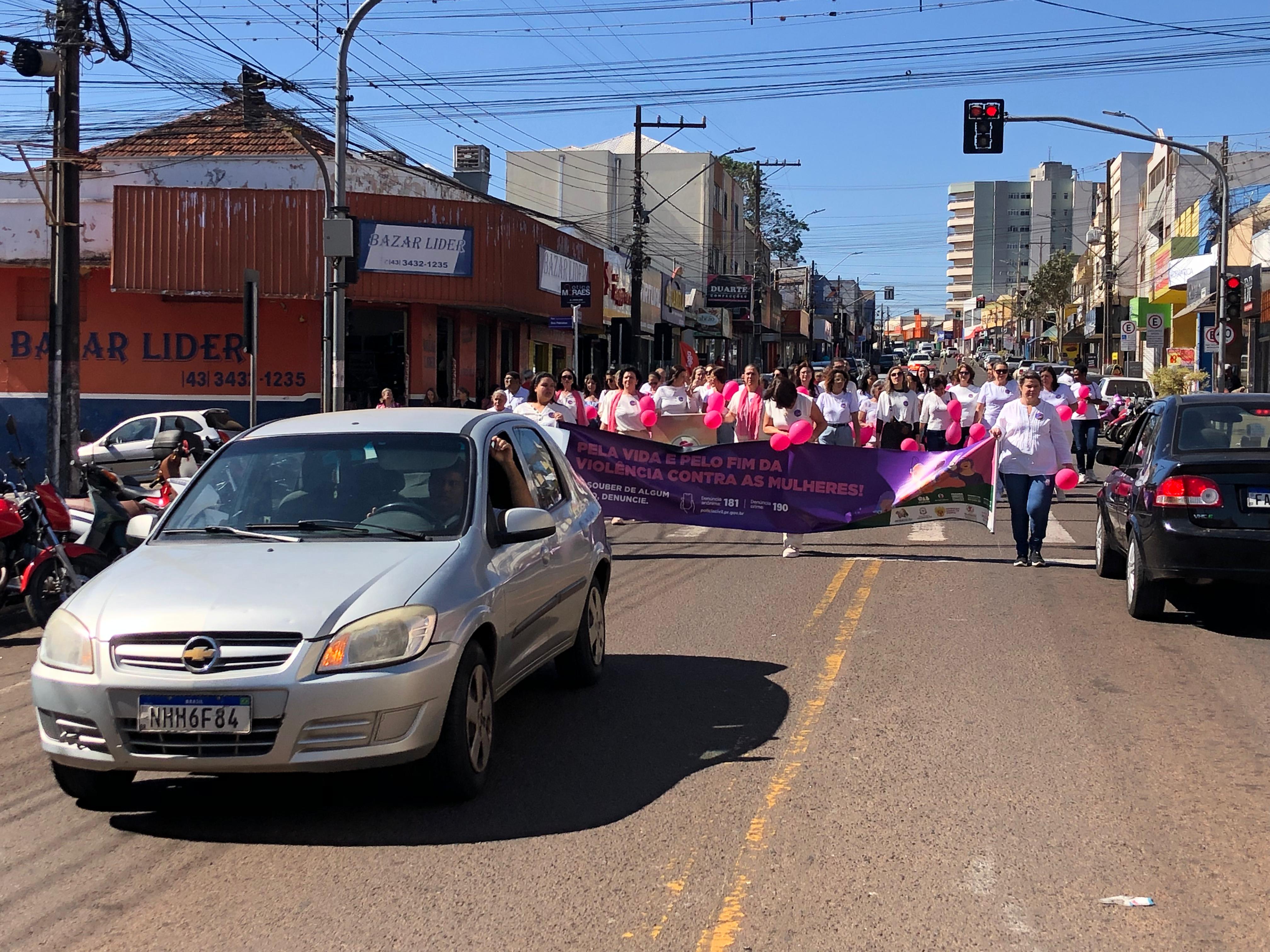 Jandaia participa da 'Caminhada do Meio-Dia' pelo fim do feminicídio