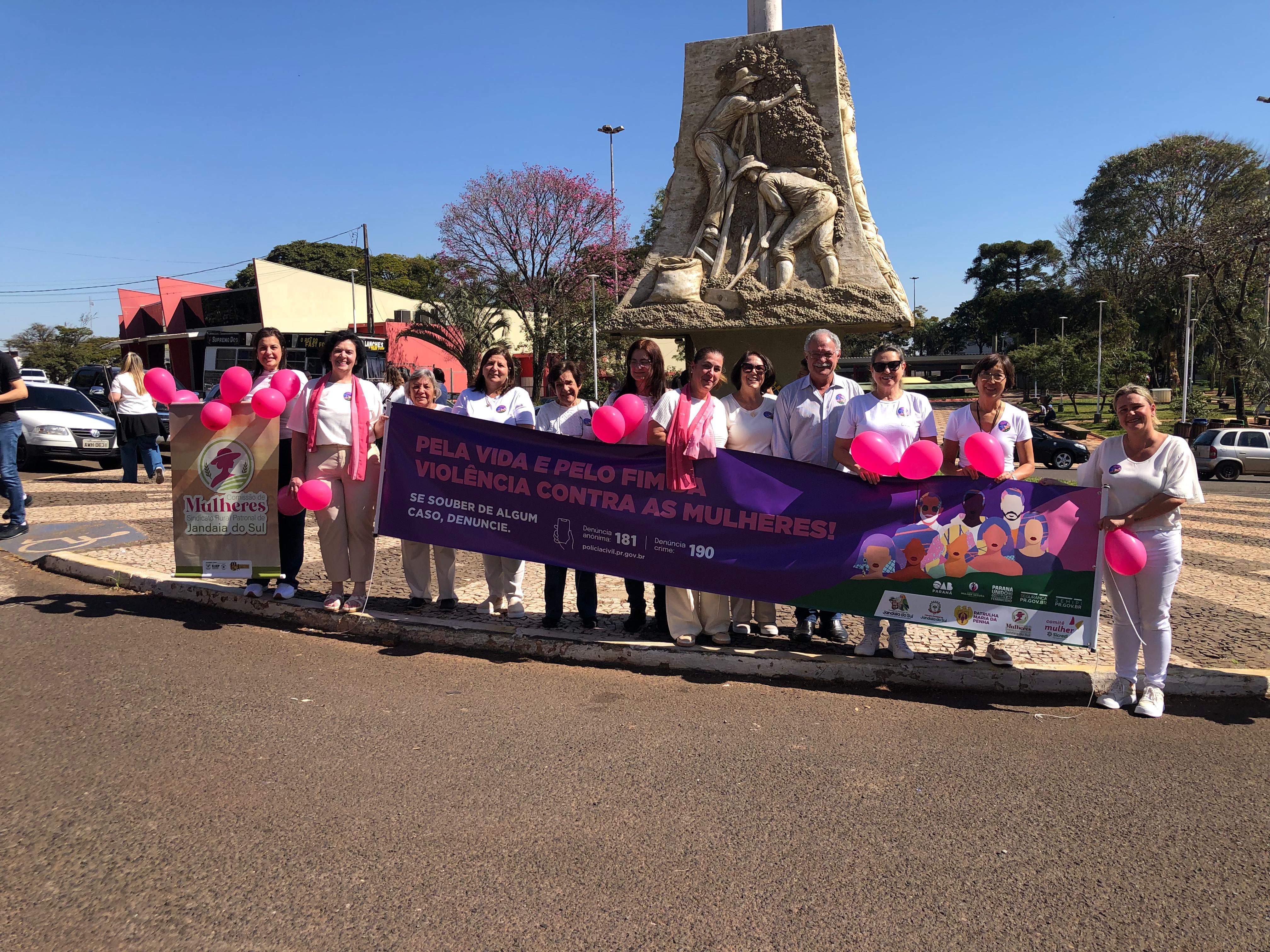 Jandaia participa da 'Caminhada do Meio-Dia' pelo fim do feminicídio