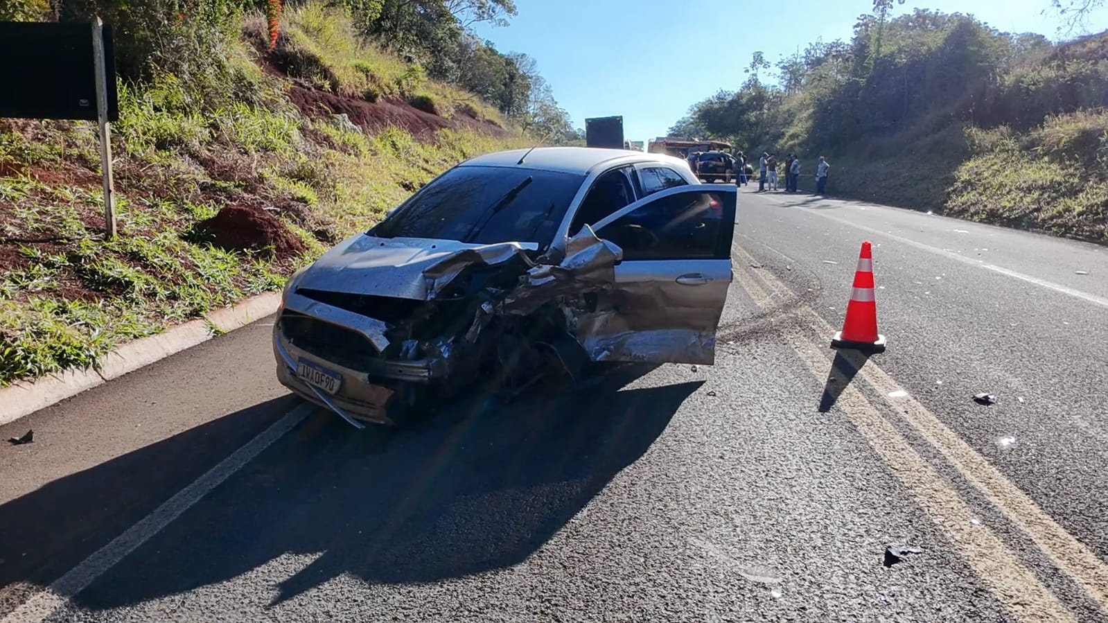 Pai e filho morrem em grave acidente na BR-487, em Campo Mourão