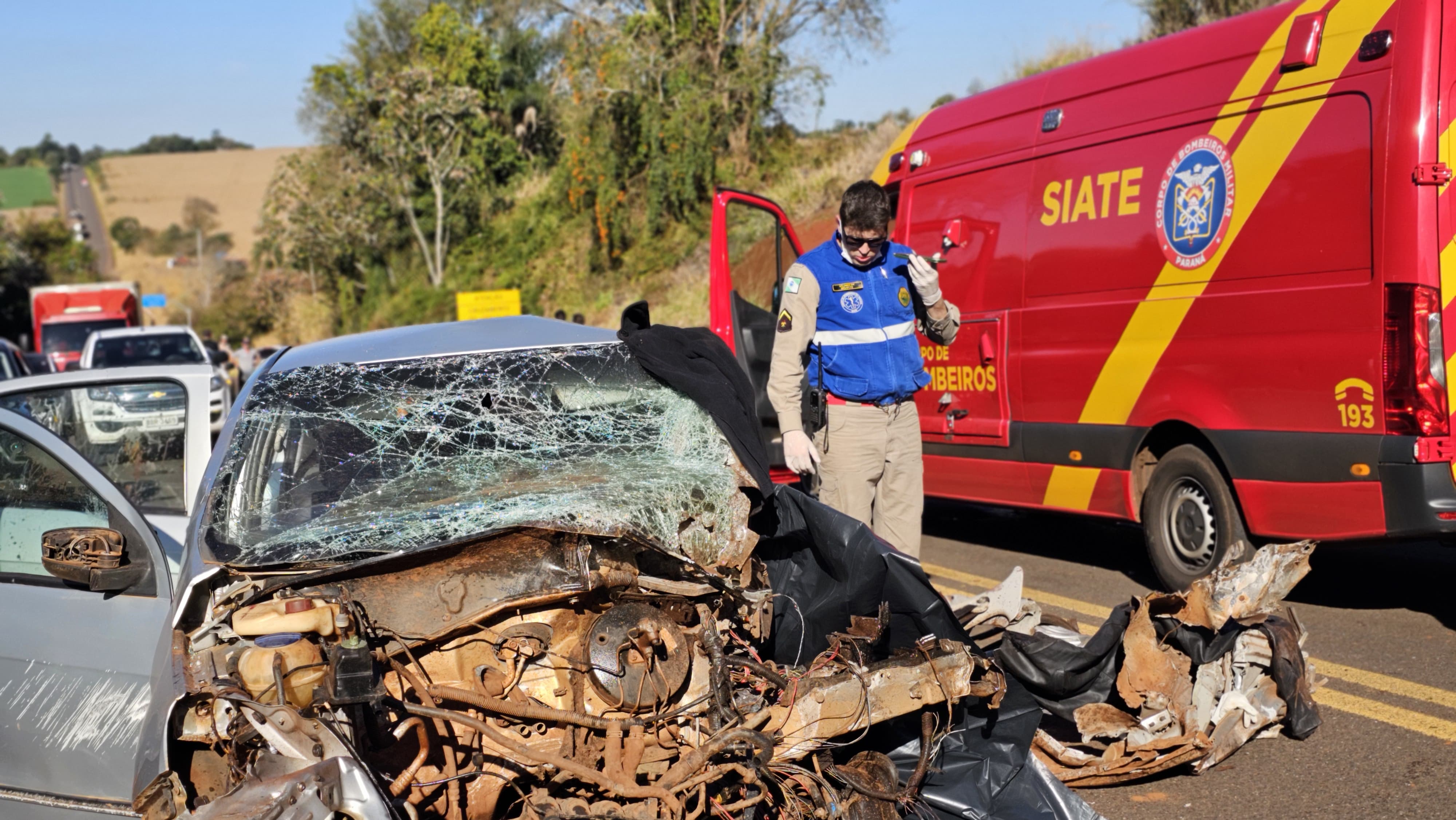 Pai e filho morrem em grave acidente na BR-487, em Campo Mourão