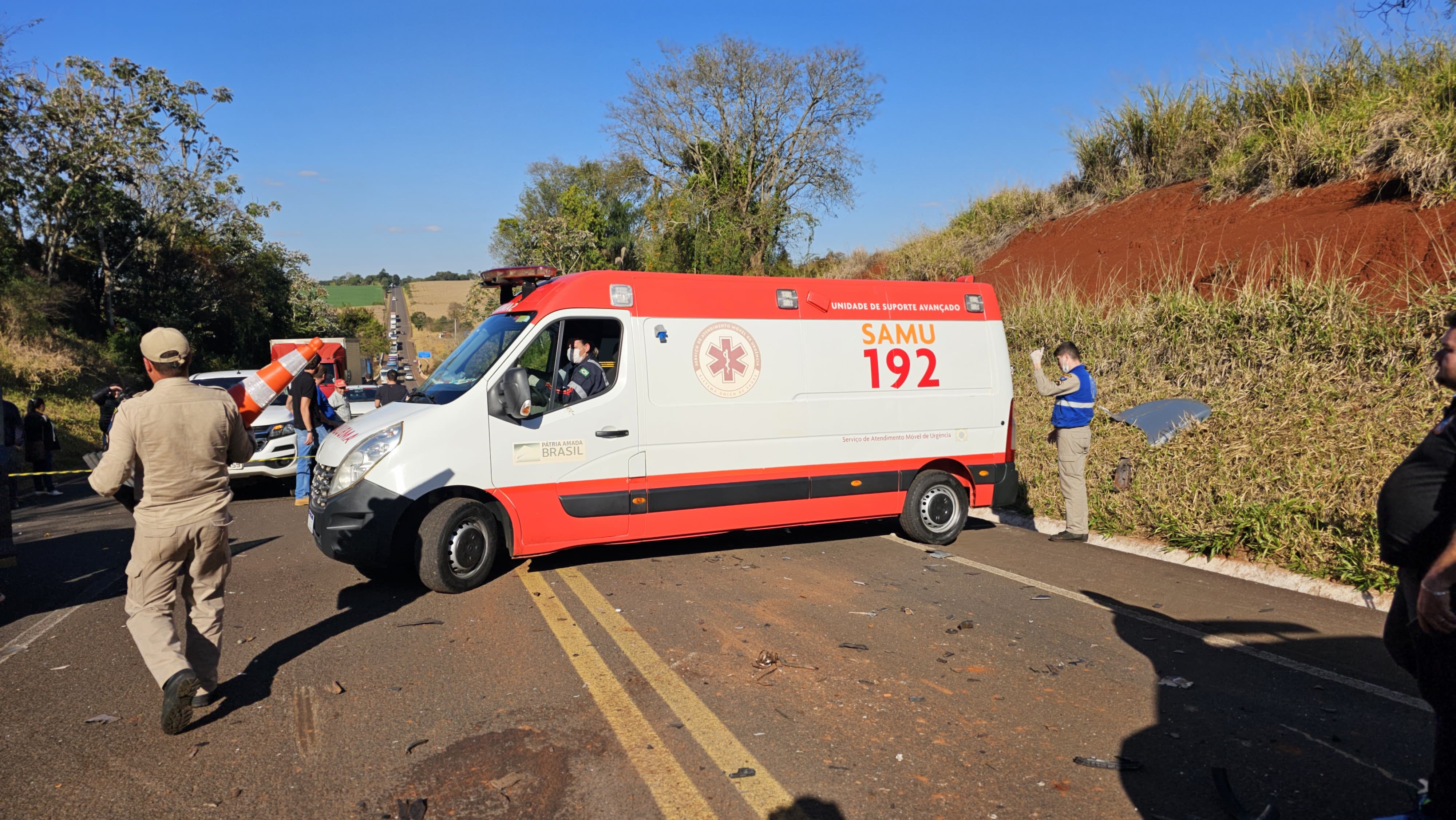 Pai e filho morrem em grave acidente na BR-487, em Campo Mourão