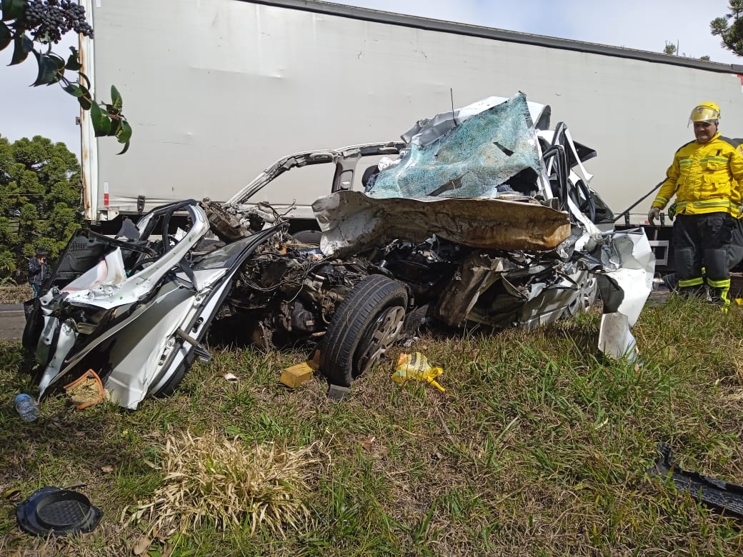 Policial militar morre com filho e a irmã em acidente na BR-282