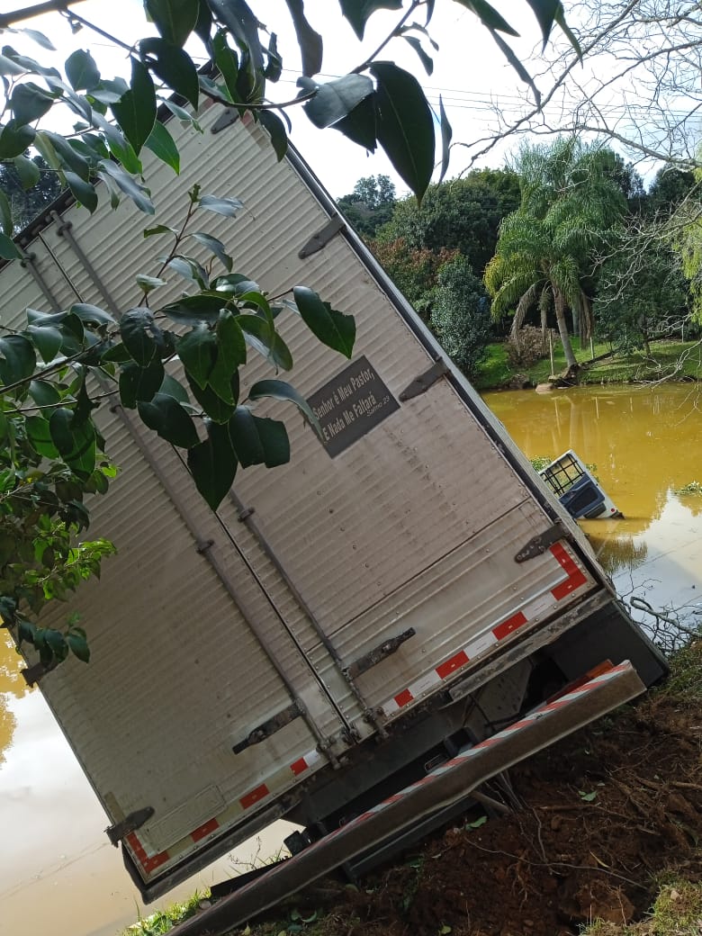 Policial militar morre com filho e a irmã em acidente na BR-282
