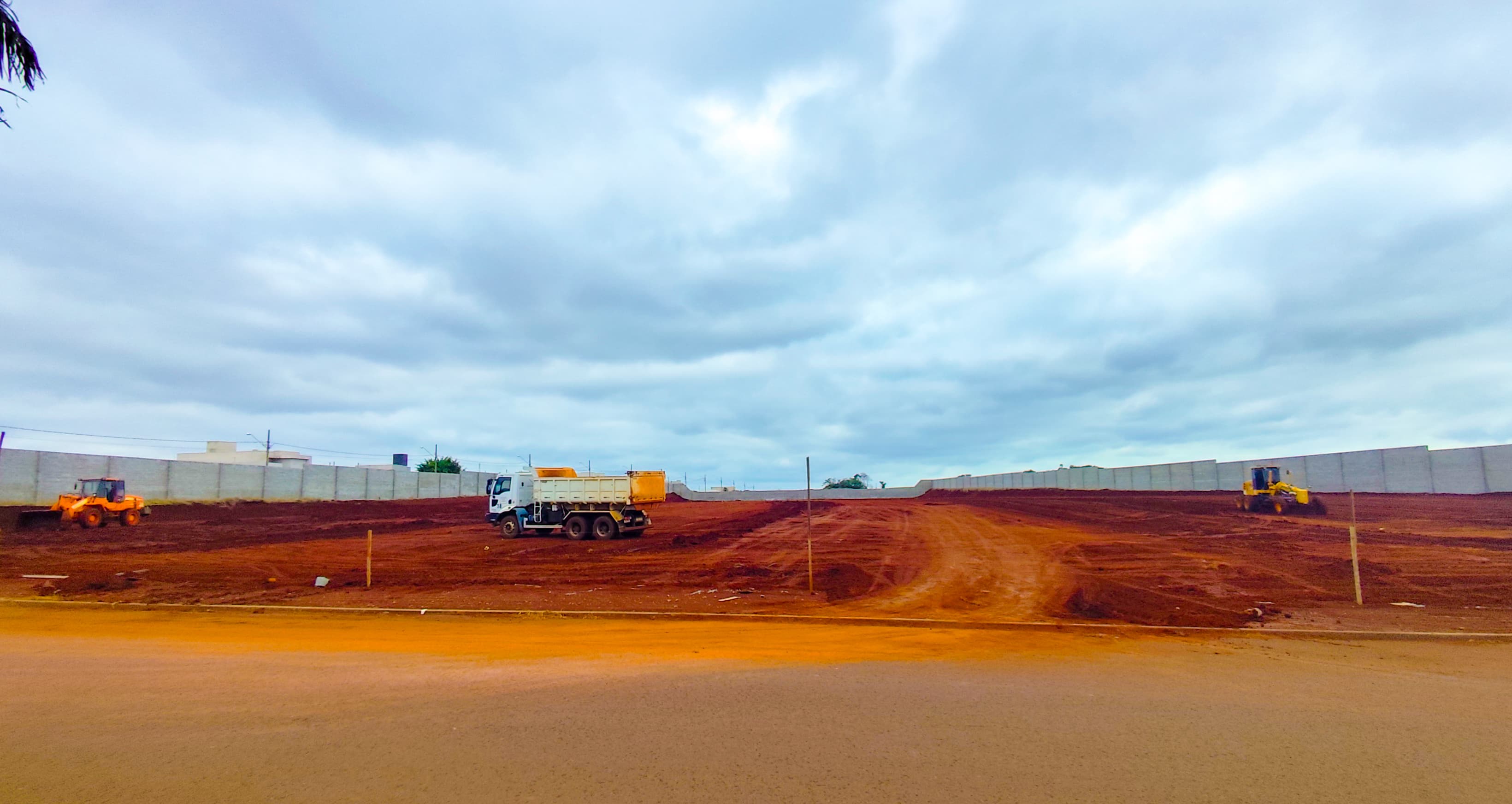 Prefeitura de Arapongas conclui terraplanagem do terreno da nova sede